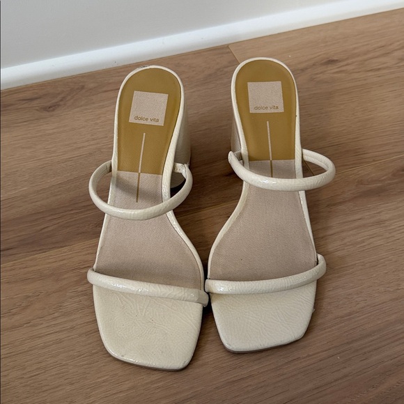 Women’s heels bundle. 5 pairs 
Elegant Black, White, and Beige Women's Shoes - Picture 14 of 16